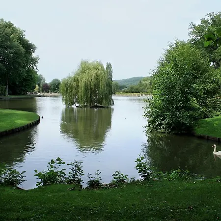 Hotel Au Bord Du Lac Saint-Rémy-lès-Chevreuse
